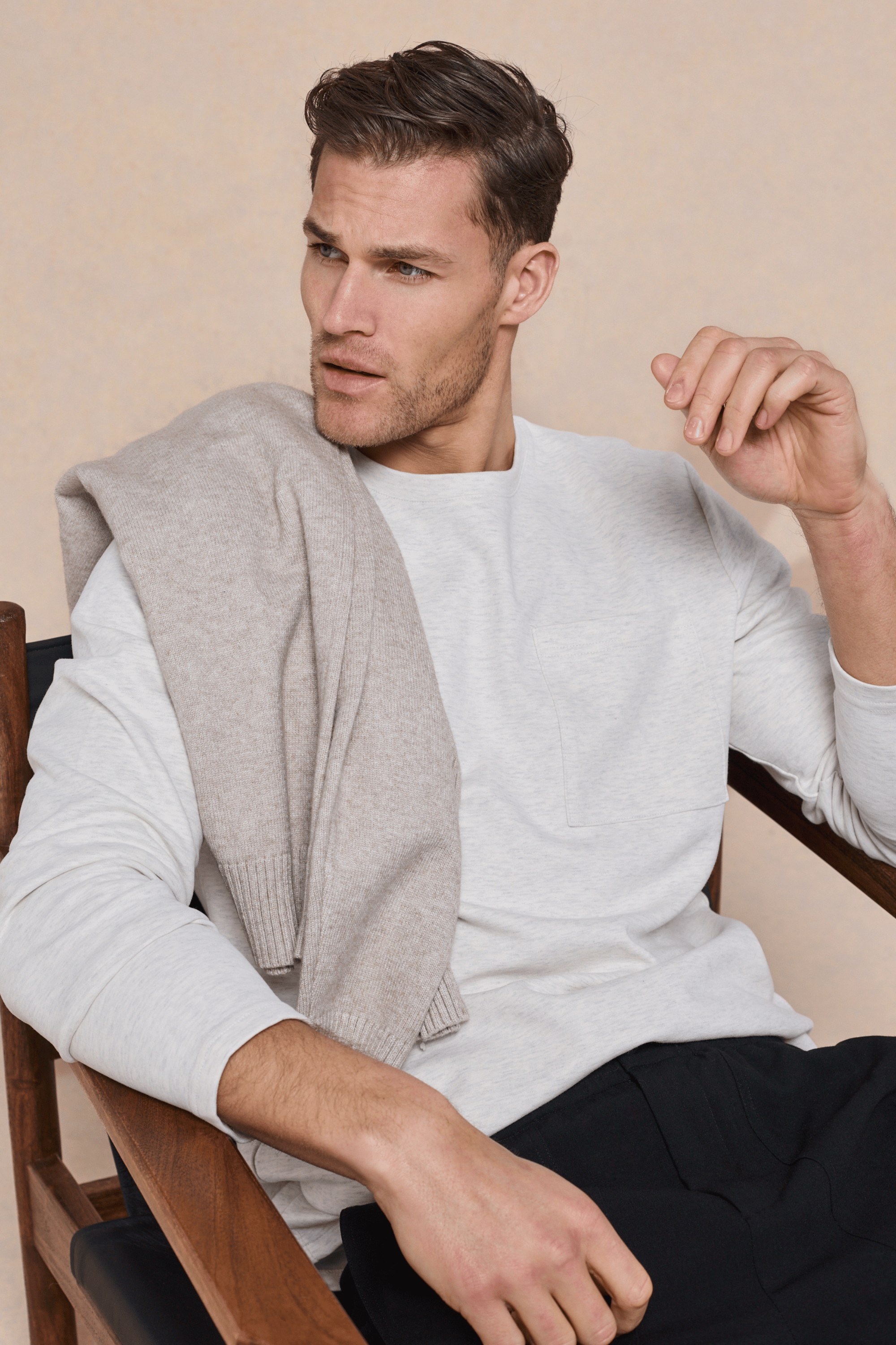 Tyler Langarm-T-Shirt mit Tasche – Steinmeliert