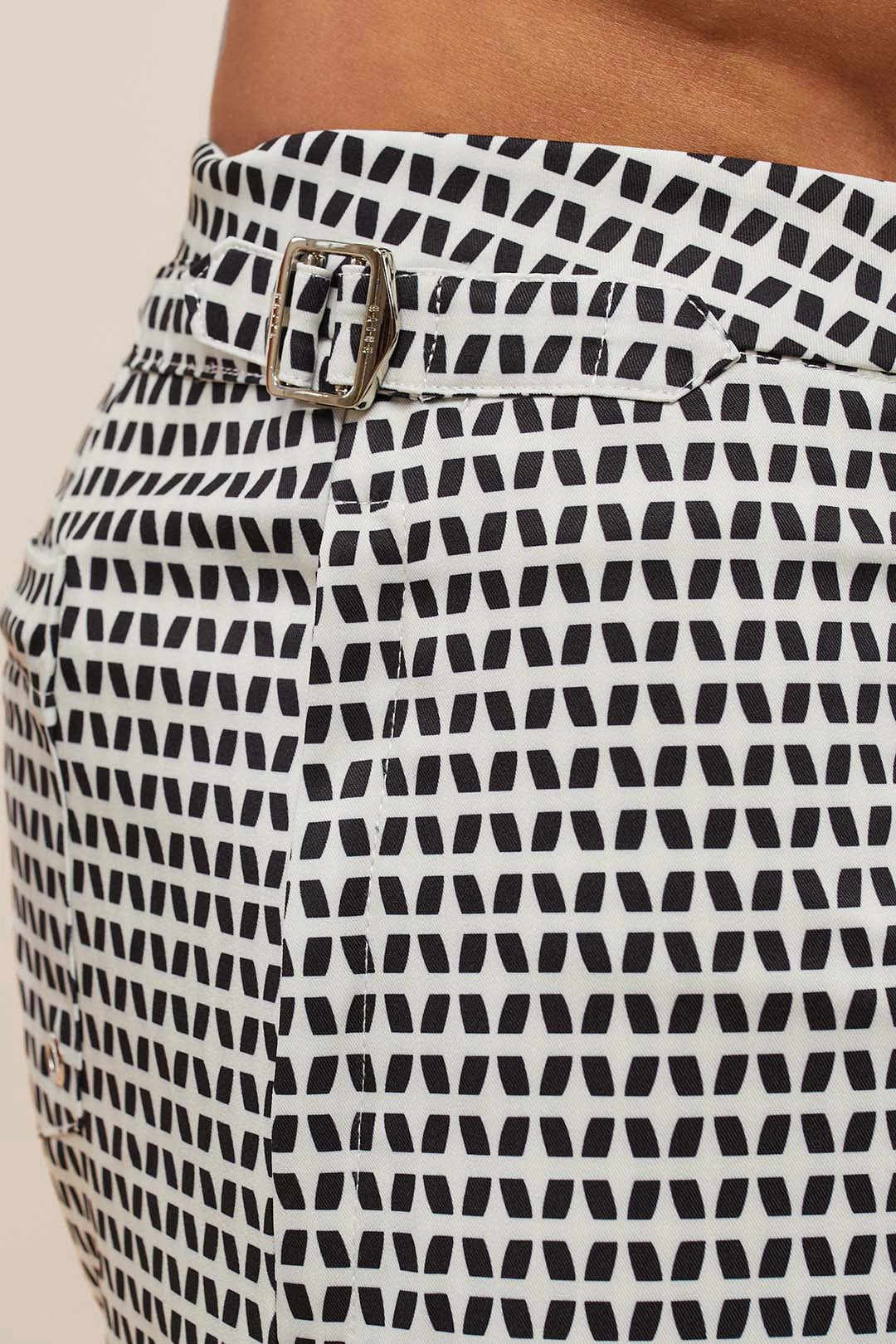 Evissa Bedruckte Badeshorts mit Schnalle - Schwarz/Creme