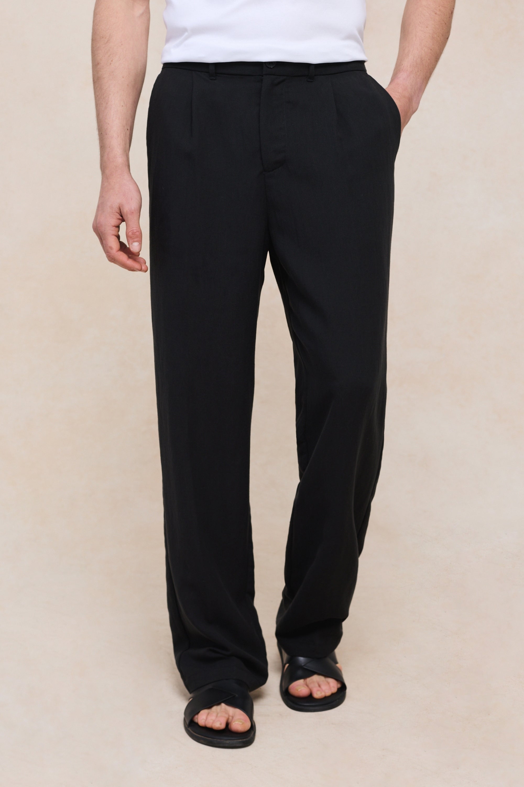Helio Pleated Relaxed Trouser - Black