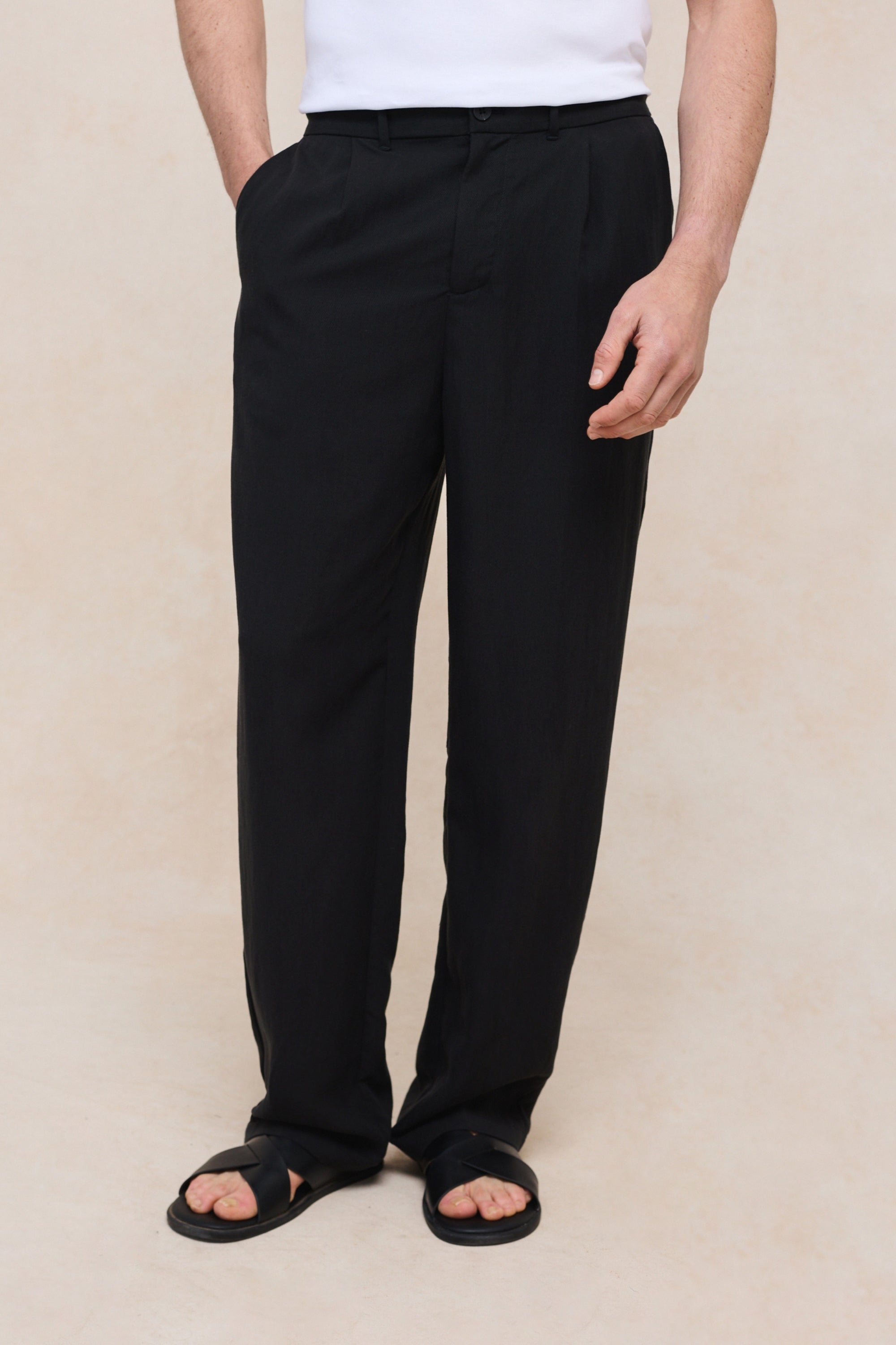 Helio Pleated Relaxed Trouser - Black