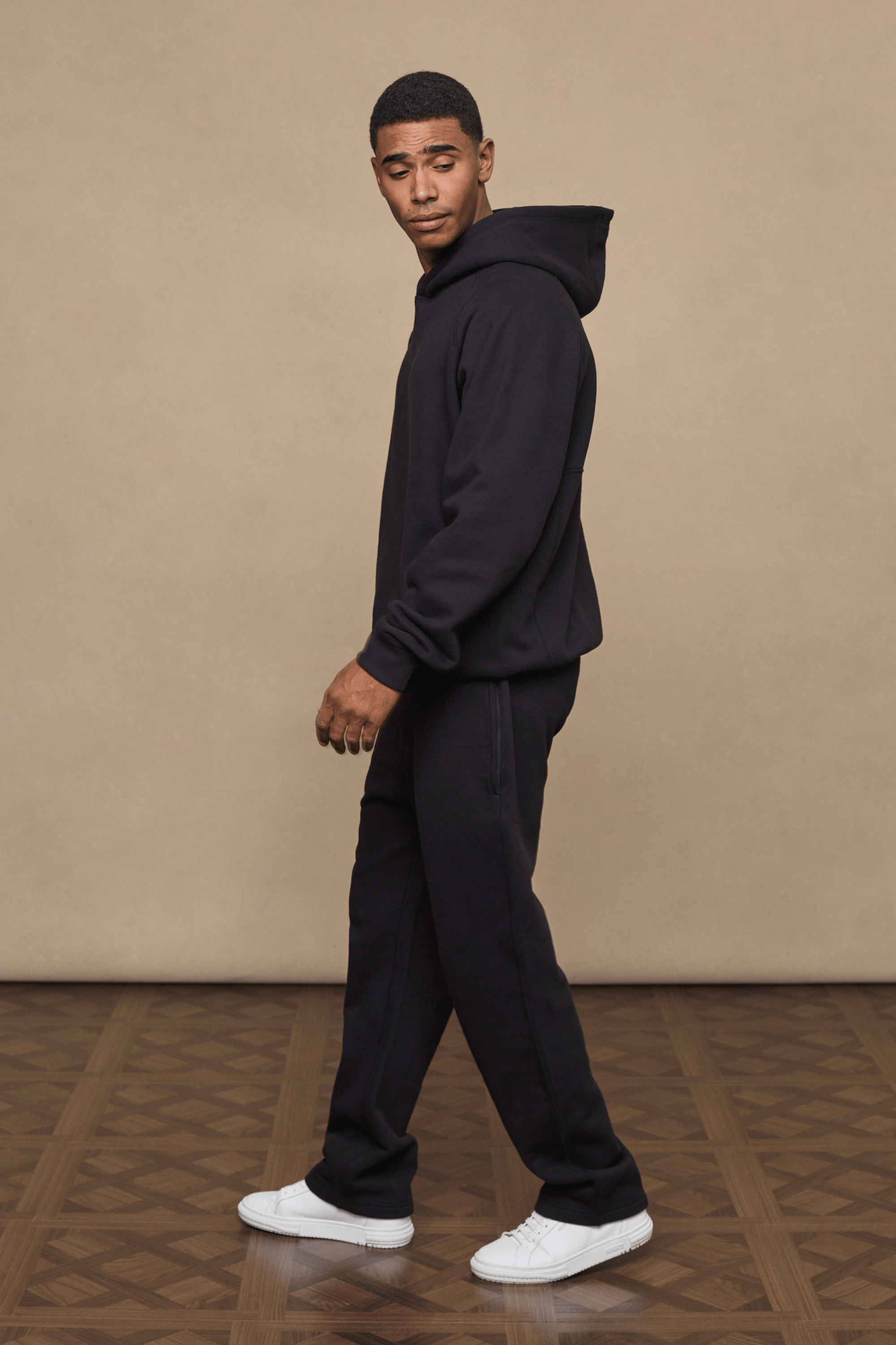 Men’s heavyweight cotton blend hoodie in Black with raglan sleeves by Raith