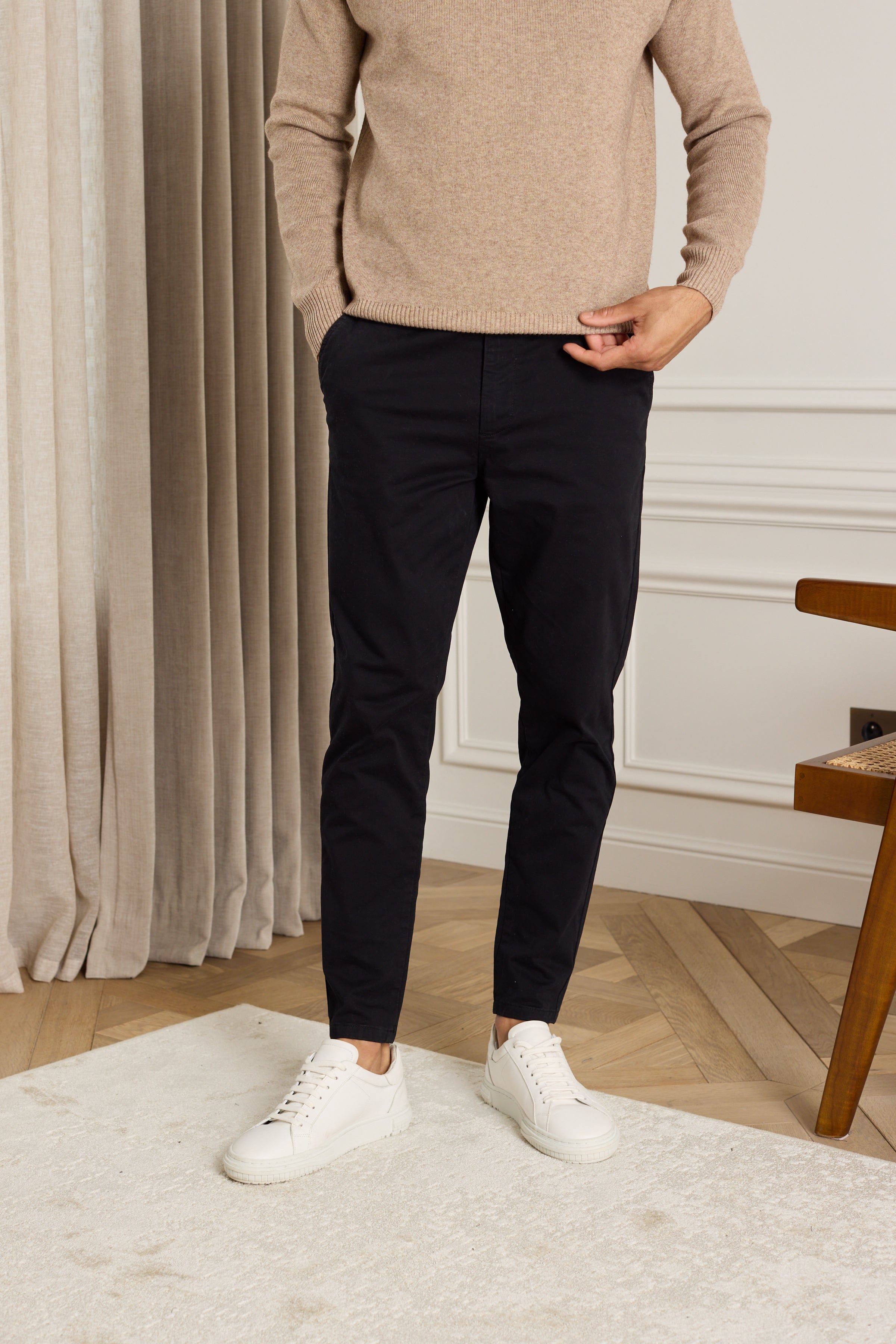 Lucas Chinohose aus Stretch-Twill mit konischem Bein - Schwarz