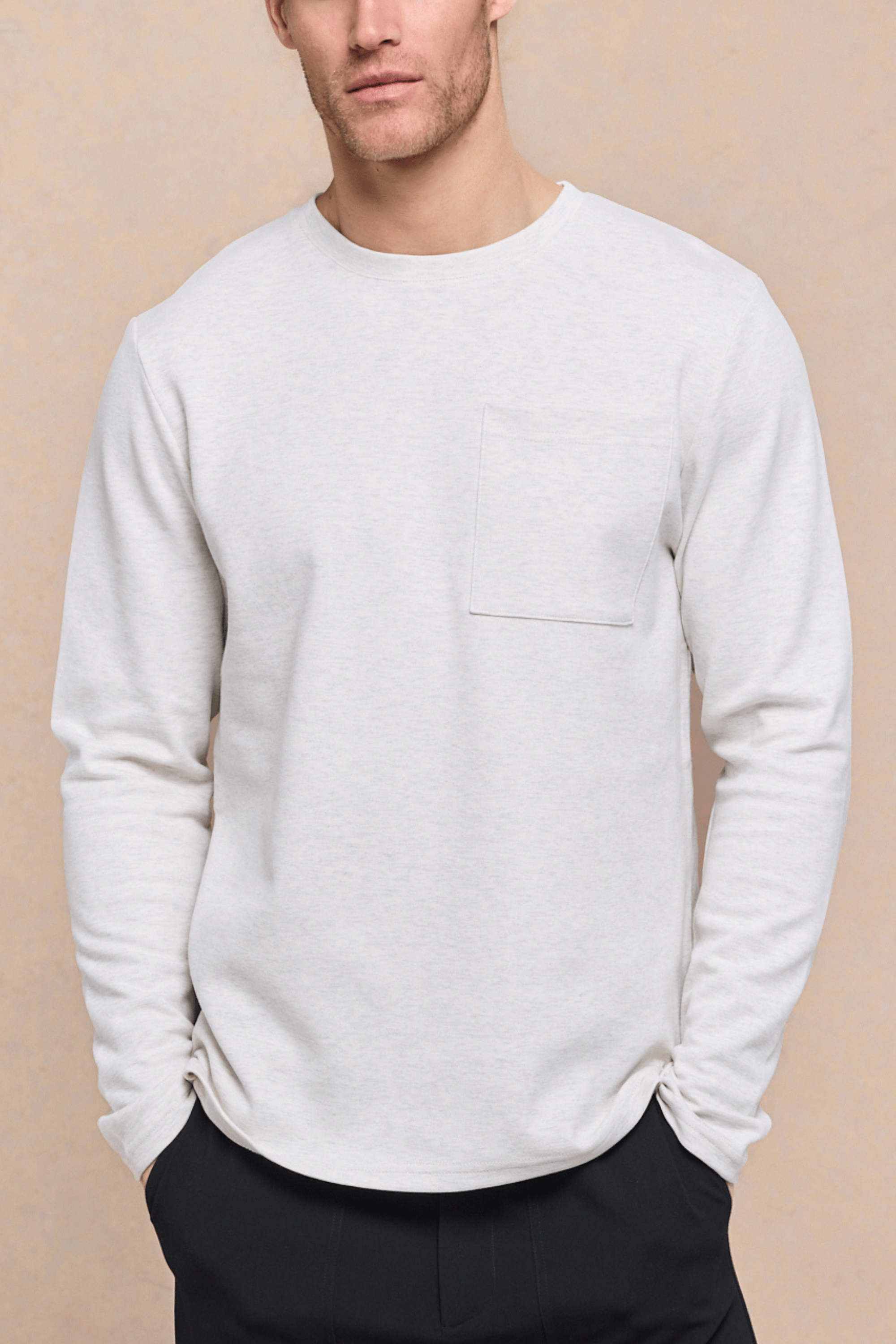 Tyler Langarm-T-Shirt mit Tasche – Steinmeliert