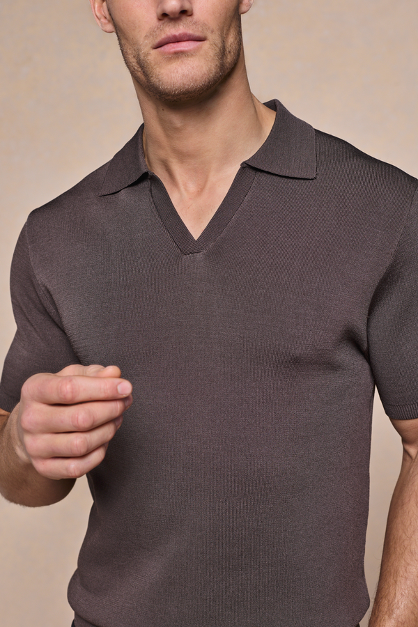 Privida Open Collar Polo - Brown
