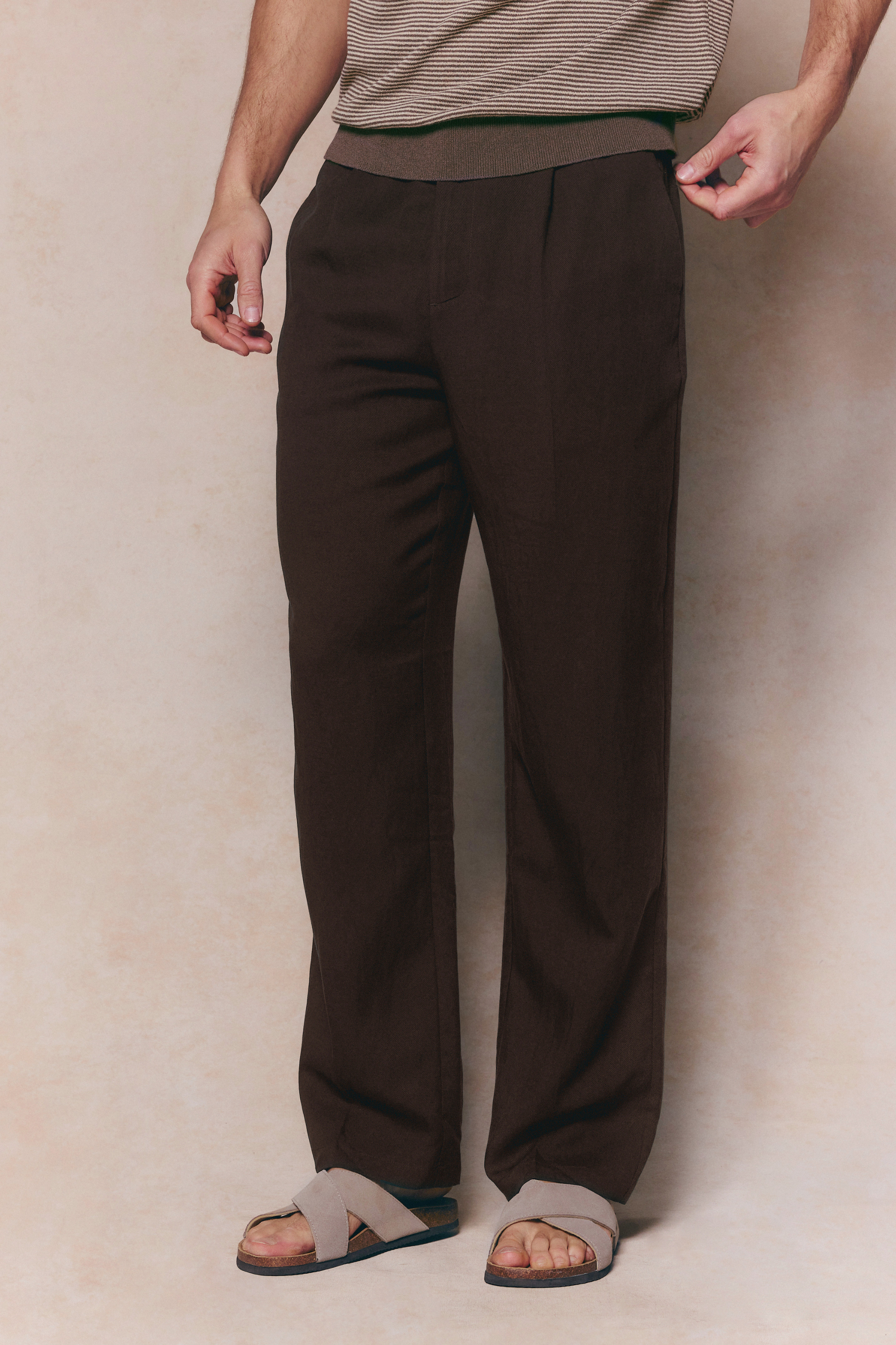 Helio Pleated Relaxed Trouser - Brown