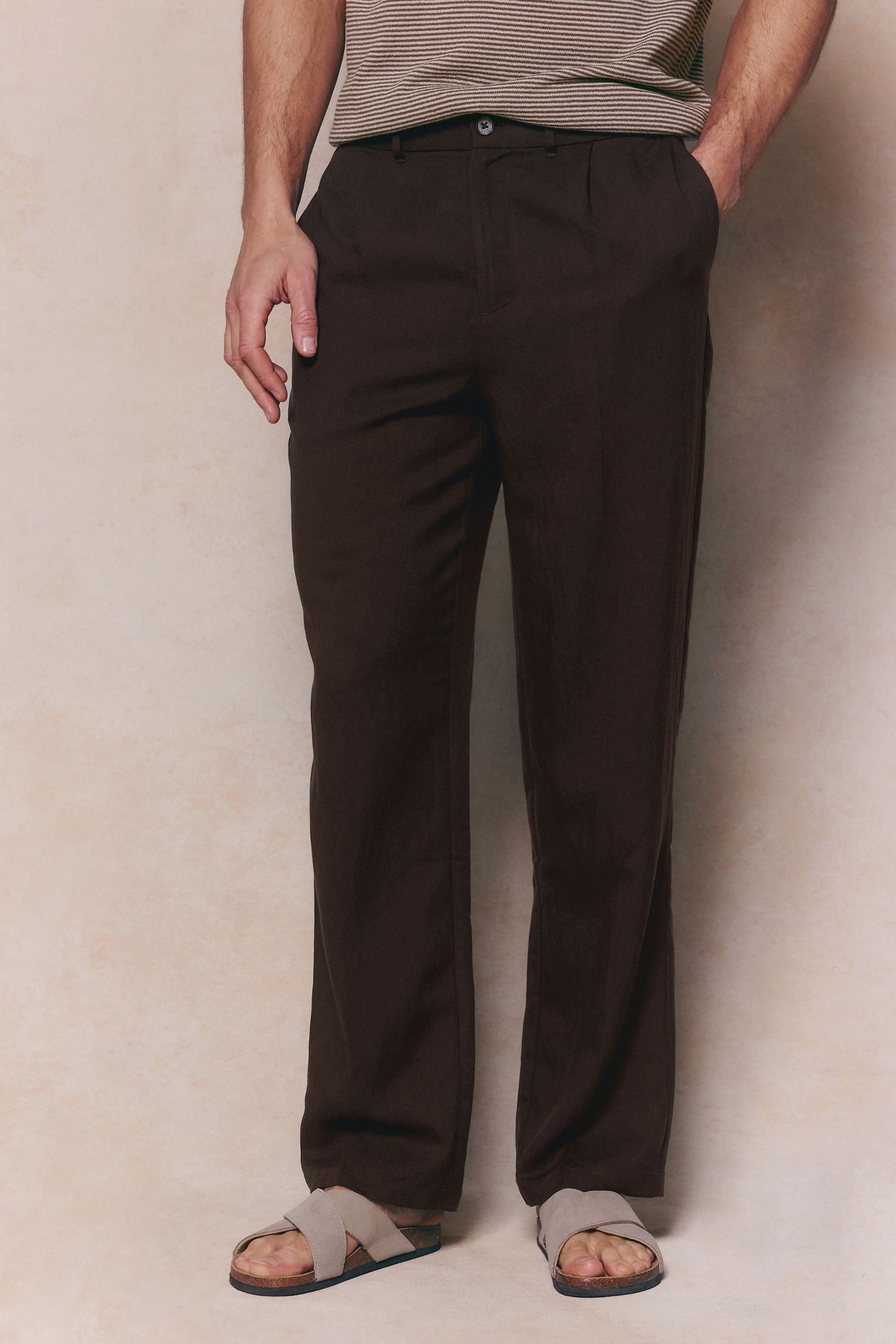 Helio Pleated Relaxed Trouser - Brown