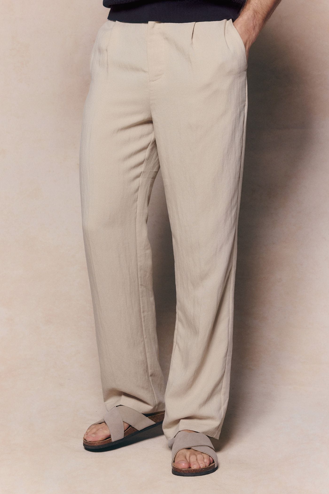 Helio Pleated Relaxed Trouser - Beige