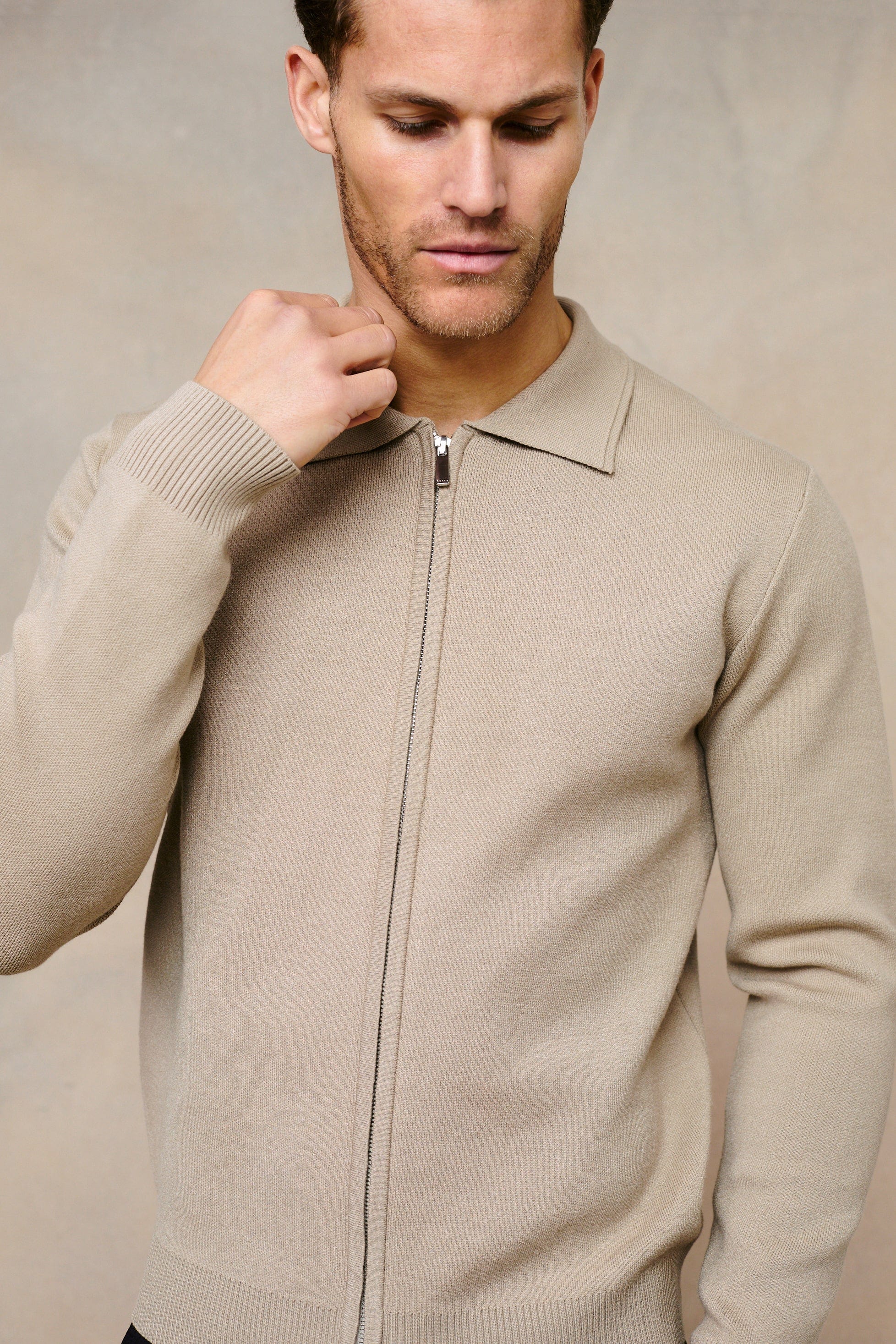 Arlo Strickjacke mit durchgehendem Reißverschluss – Sand 