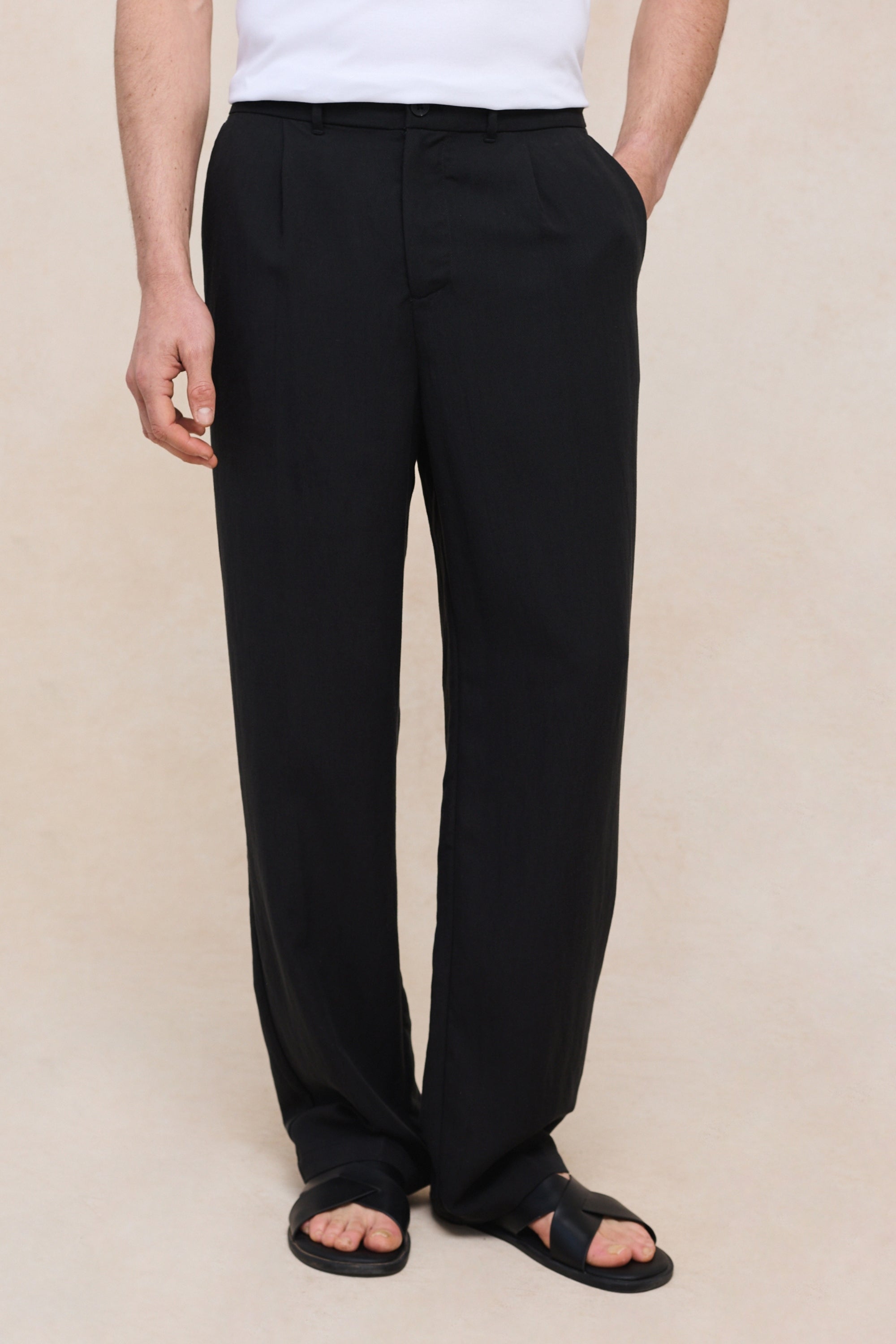 Helio Pleated Relaxed Trouser - Black