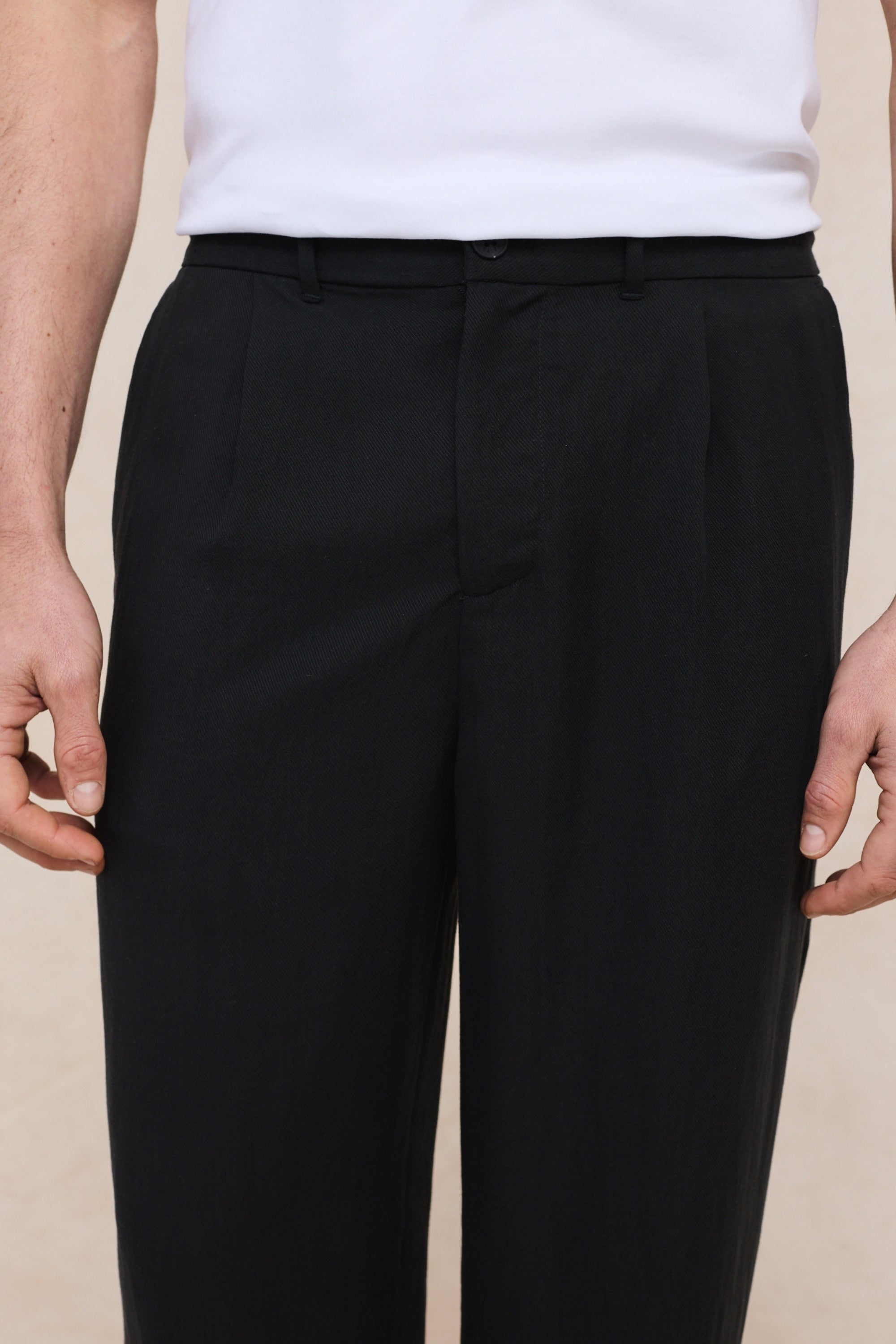 Helio Pleated Relaxed Trouser - Black