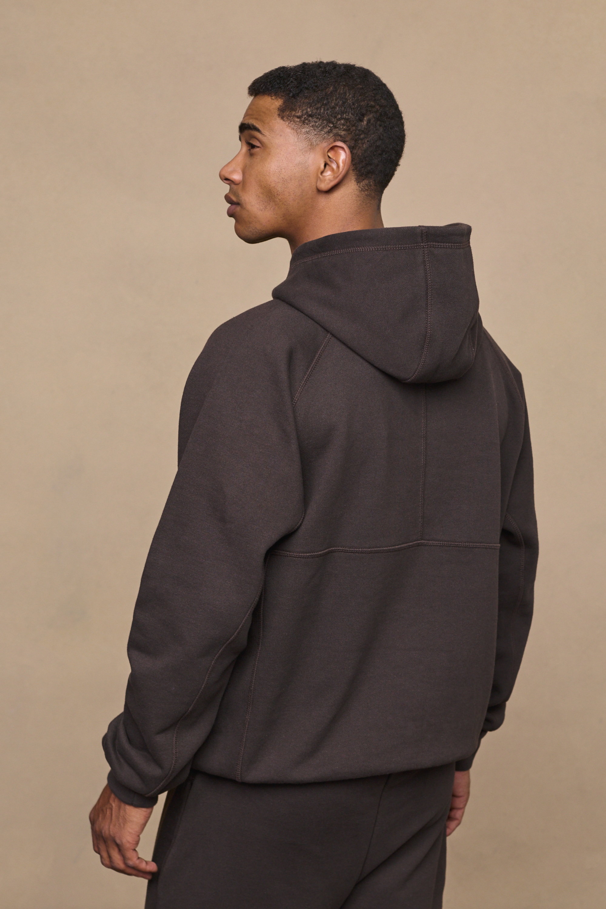 Men’s heavyweight cotton blend hoodie in dark brown with raglan sleeves by Raith
